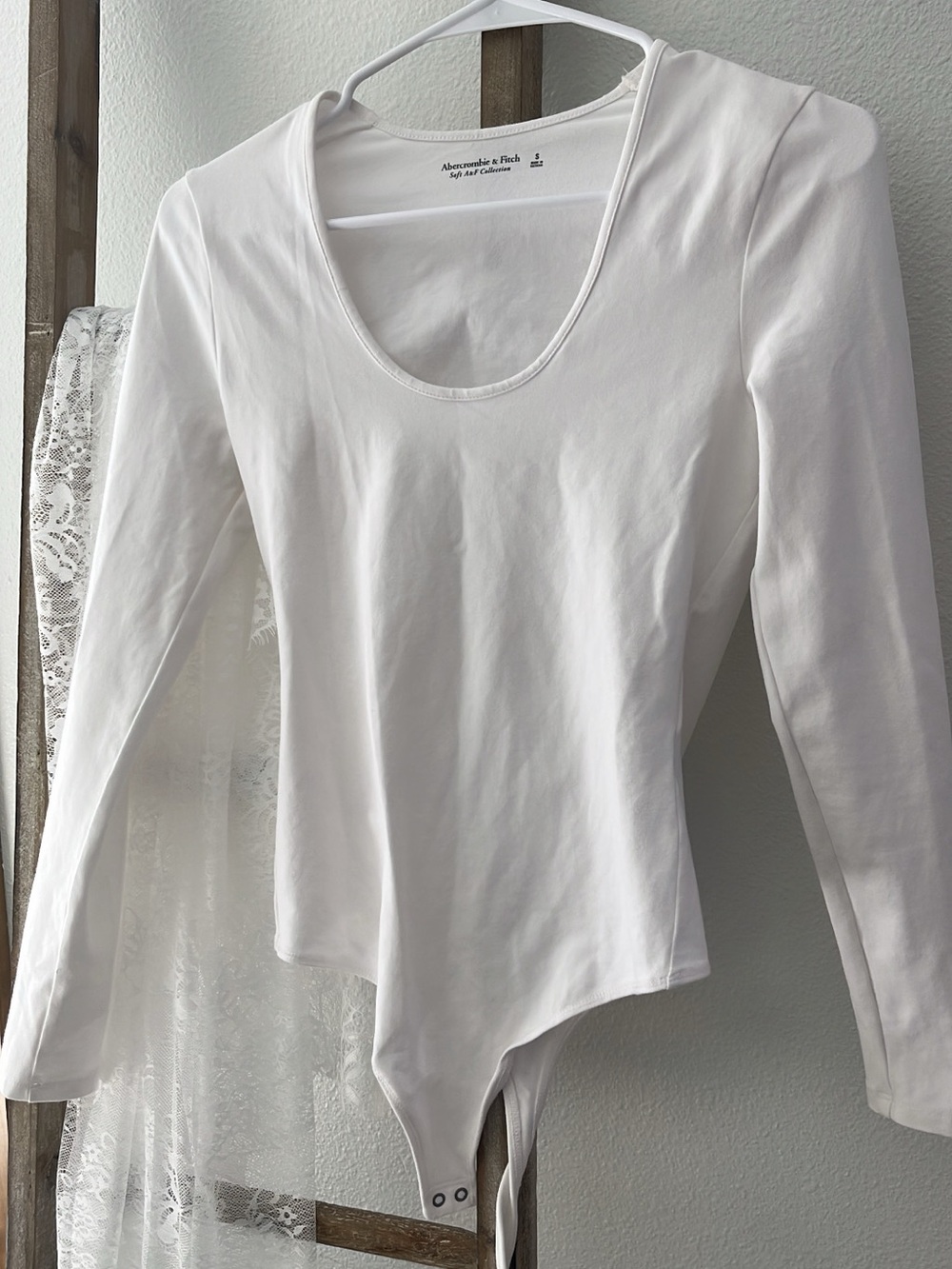 Abercrombie & Fitch White Long-Sleeve Scoop Neck Bodysuit with Snap Closure